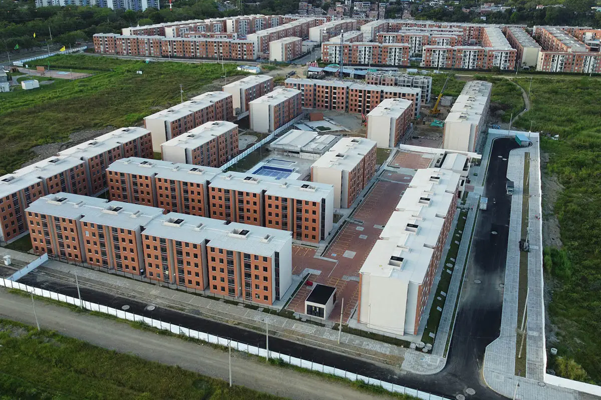 Avance de obra en junio de 2025 del proyecto Mandarino Arboleda Campestre en Ibague, mostrando progreso en construcción y diseño residencial.