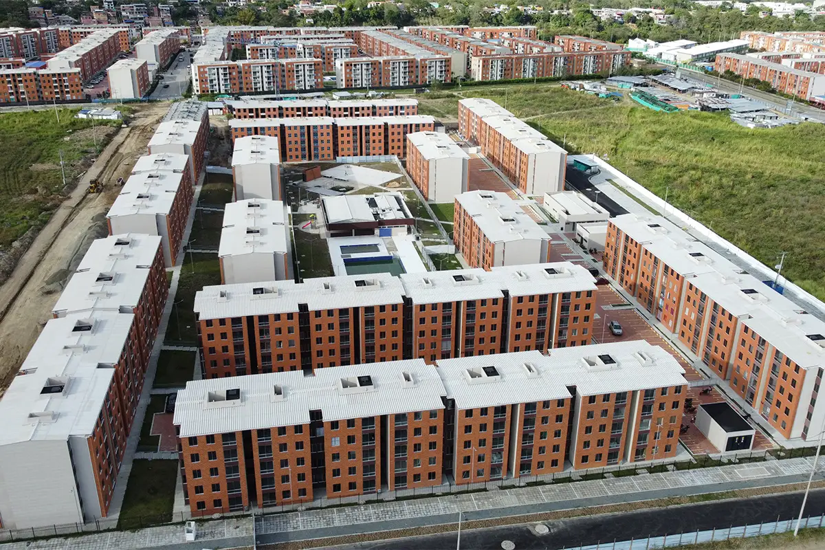 Avance de obra en agosto de 2025 del proyecto Mandarino Arboleda Campestre en Ibague, mostrando progreso en construcción y diseño residencial.