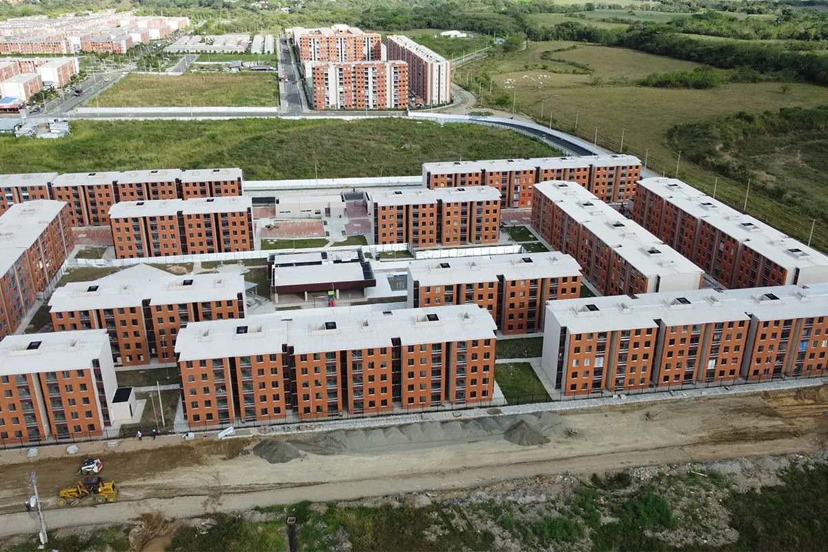Avance de obra en agosto de 2025 del proyecto Mandarino Arboleda Campestre en Ibague, mostrando progreso en construcción y diseño residencial.