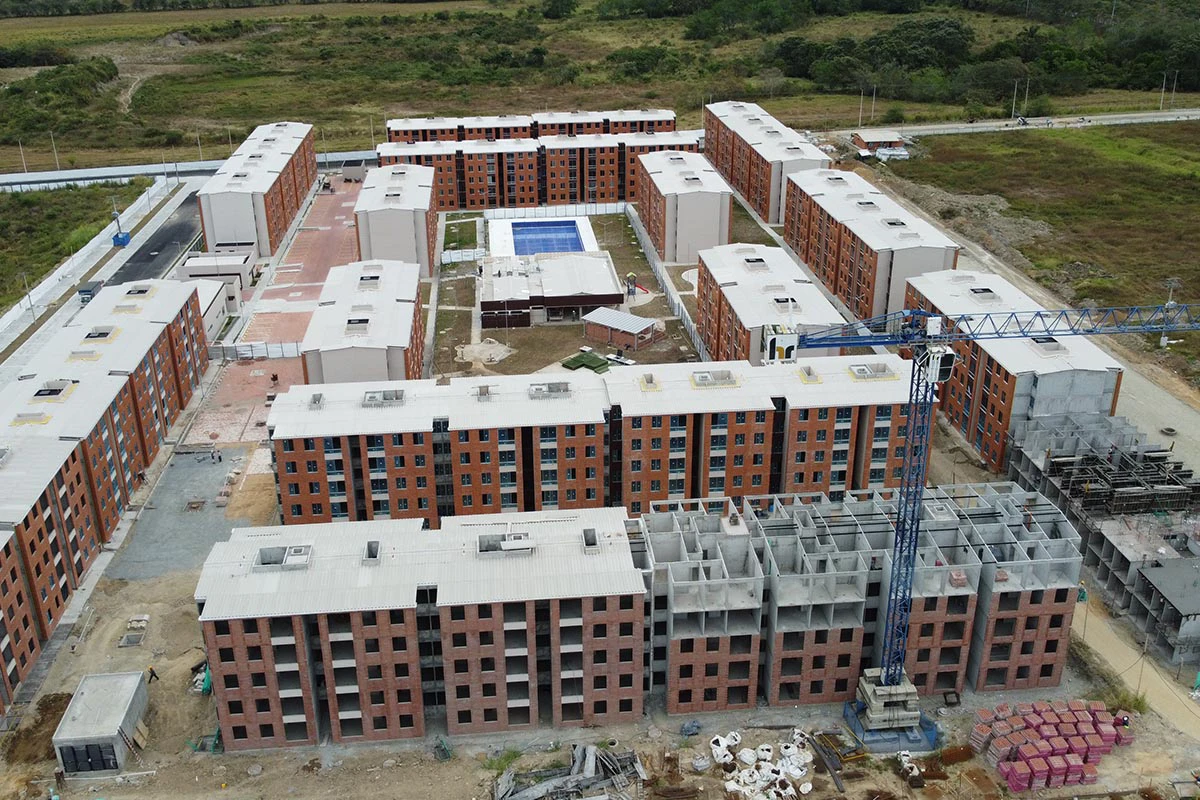 Avance de obra en julio de 2025 del proyecto Mandarino Arboleda Campestre en Ibague, mostrando progreso en construcción y diseño residencial.