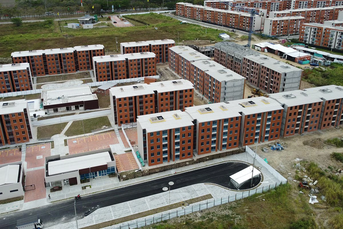Avance de obra en julio de 2025 del proyecto Mandarino Arboleda Campestre en Ibague, mostrando progreso en construcción y diseño residencial.