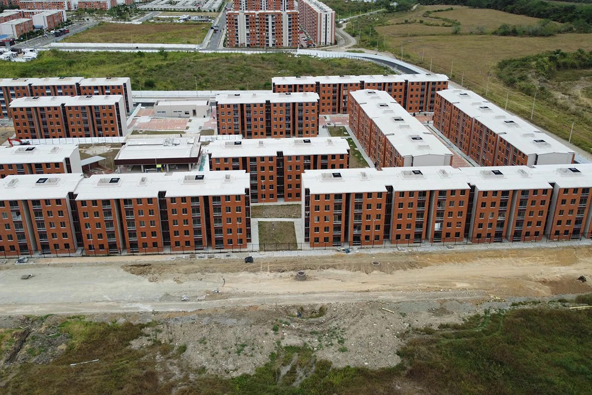Avance de obra en julio de 2025 del proyecto Mandarino Arboleda Campestre en Ibague, mostrando progreso en construcción y diseño residencial.